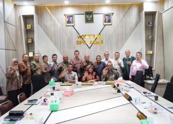 Rapat kerja Komisi III DPRA bersama Direksi Bank Aceh membahas optimalisasi Pendapatan Asli Aceh (PAA) Tahun 2026 dari sektor dividen Bank Aceh serta perkembangan kinerja Bank Aceh, Rabu (7/10/2026). FOTO/Dok. BAS untuk HAI.