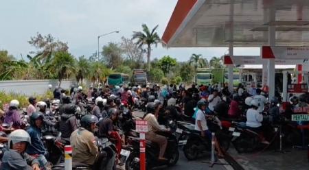 Kelangkaan BBM di Jembrana Makin Parah, 8 Ton Pertalite Ludes dalam Hitungan Jam
