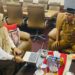 Ketua DPD IAPA Aceh Muazzinah saat berbincang-bincang dengan Kepala Dinas Pendidikan Aceh, Murtalamuddin. FOTO/Dok. Muazzinah.