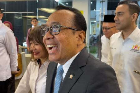 Menko PMK Pratikno Tertawa Respons Isu Kena Reshuffle: Ada-Ada Aja Kamu
