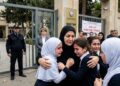 momen zahra hasanova, seorang guru di azerbaijan yang mengenakan hijab, diusir dari sekolahnya