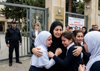 momen zahra hasanova, seorang guru di azerbaijan yang mengenakan hijab, diusir dari sekolahnya