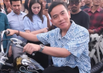 Guntur Romli Pertanyakan Agama dan Kewarasan Gibran, Sebut Jadi Beban Prabowo