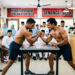 Ilustrasi dua atlet panco yang sedang bertanding dengan intensitas tinggi di atas meja profesional. FOTO/AI for HAI.