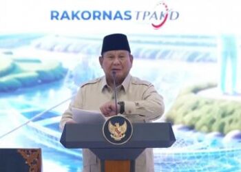 Momen Seskab Teddy Beri Sinyal untuk Akhiri Pidato, Prabowo: Gue Nih Presiden, Ted!
