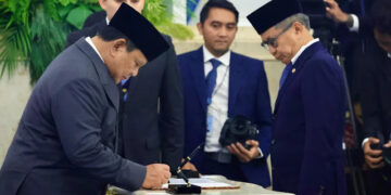 Feri Amsari Unggah Video Lama Rocky Gerung yang Nyatakan Akan Tolak Jabatan