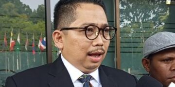 Diusir dari Sidang Ijazah Gibran, Rullyandi Laporkan Hakim MK Saldi Isra dan Arsul Sani ke MKMK