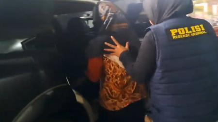 Istri di Sampang Digerebek Suami saat Berduaan dengan Kepala Puskesmas di Ruang Kerja