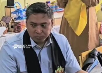 Ekspresi Sudaryono Saat Makan MBG di Sekolah Aceh Viral, Netizen: Gimana Pak?