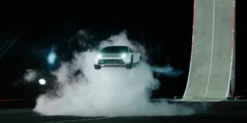 Mobil Listrik Tesla Roadster Bisa Terbang, Akselerasi 0-96 Km/Jam Hanya 0,81 Detik