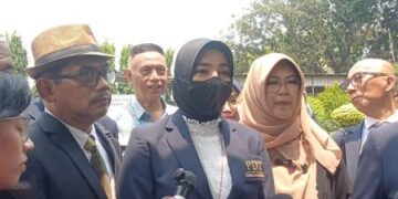 Kubu Dokter Tifa Nantikan Kehadiran Jokowi di Sidang: Kami Tak Sabar Lihat Ijazah Bapak