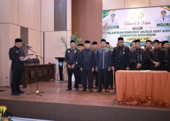 Bupati Syech Muharram Lantik Pengurus MAA Aceh Besar, Anwar Ahmad Jadi Ketua