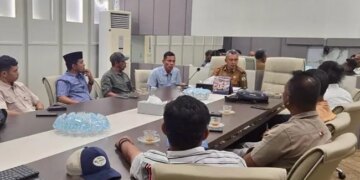 Staf Khusus Gubernur Aceh, Junaidi (Nektu), bertemu dengan Pelaksana Tugas (Plt.) Kepala Dinas Pertanian dan Perkebunan Aceh, Dr. Ir. Azanuddin Kurnia, SP, MP, Senin (26/10/2026). FOTO/Net.
