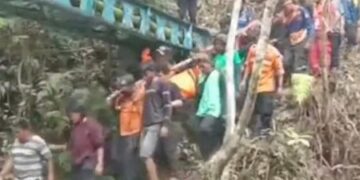 Detik-Detik Mengerikan Wisatawan Wanita Tewas Jatuh dari Air Terjun di Limapuluh Kota