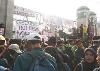 Ilustrasi Badan Eksekutif Mahasiswa Seluruh Indonesia (BEM SI) akan menggelar aksi unjuk rasa di depan Gedung DPR RI, Jalan Gatot Subroto, Jakarta. FOTO/Net