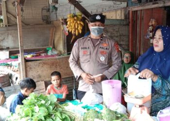 Polres Lhokseumawe kerahkan anggota blusukan ke pasar dan tokoh untuk mengencek persediaan (stok) minyak goreng dan sembako lainnya, Rabu (6/4/2022). FOTO/HAI/Azhari