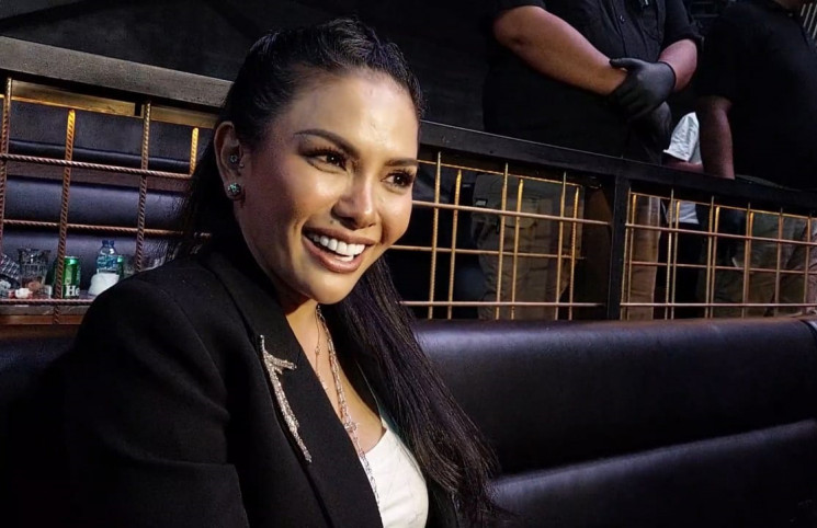 Nikita Mirzani diperbolehkan pulang usai seharian menjalani pemeriksaan di Polresta Serang Kota. (Ari/tabloidbintang.com)