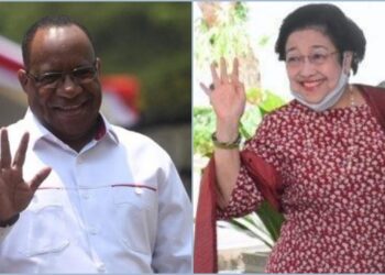 Ketua Umum PDI Perjuangan, Megawati Soekarnoputri (kanan), Wamendagri asal Papua yang baru dilantik, John Wempi Wetipo (kiri). FOTO/Net