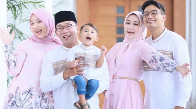 Emak-emak Minta Diadopsi Jadi Anak, Balasan Ridwan Kamil Ini Sukses Bikin Publik Tertawa
