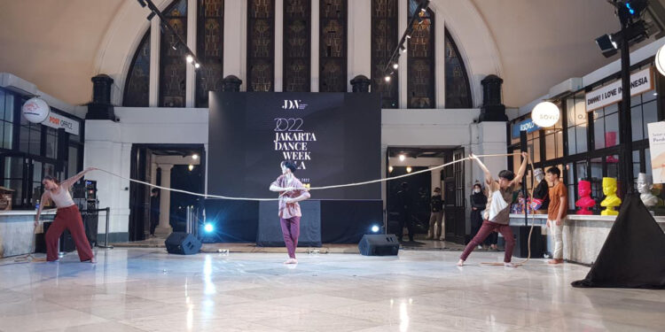Ⓒ Hak cipta foto di atas dikembalikan sesungguhnya kepada sang pemilik foto Ⓒ Hak cipta foto di atas dikembalikan sesungguhnya kepada pemilik foto