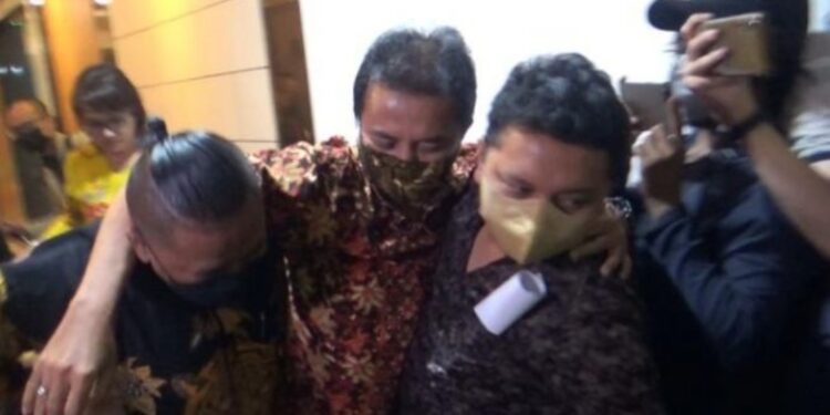 Ⓒ Hak cipta foto di atas dikembalikan sesungguhnya kepada sang pemilik foto Ⓒ Hak cipta foto di atas dikembalikan sesungguhnya kepada pemilik foto