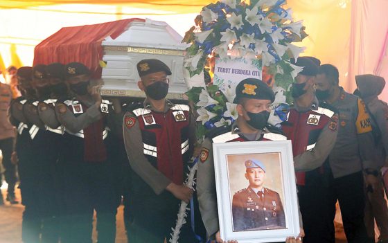 Ⓒ Hak cipta foto di atas dikembalikan sesungguhnya kepada sang pemilik foto Ⓒ Hak cipta foto di atas dikembalikan sesungguhnya kepada pemilik foto