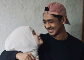 Arya Saloka dan keluarga. (Instagram)