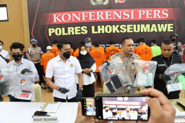 Kapolres Lhokseumawe, AKBP Henki Ismanto dalam konferensi pers di Gedung Serbaguna Mapolres Lhokseumawe, Rabu (20/7/2022). FOTO/Dok. Istimewa