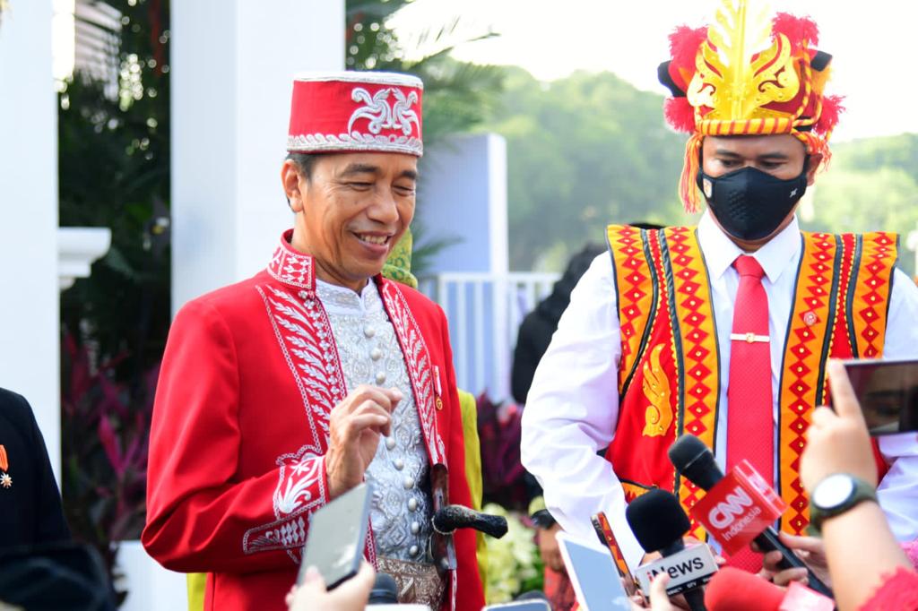 HUT ke-77 Kemerdekaan RI: Presiden Jokowi Kenakan Baju Adat Buton 