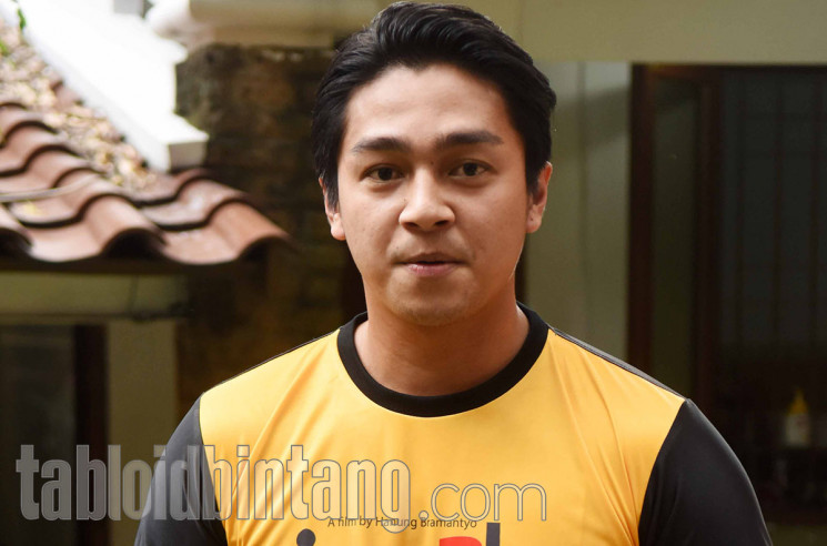 Deva Mahenra dipasangkan dengan Clara Bernadeth di film berjudul Until Tomorrow. (Seno/tabloidbintang.com)