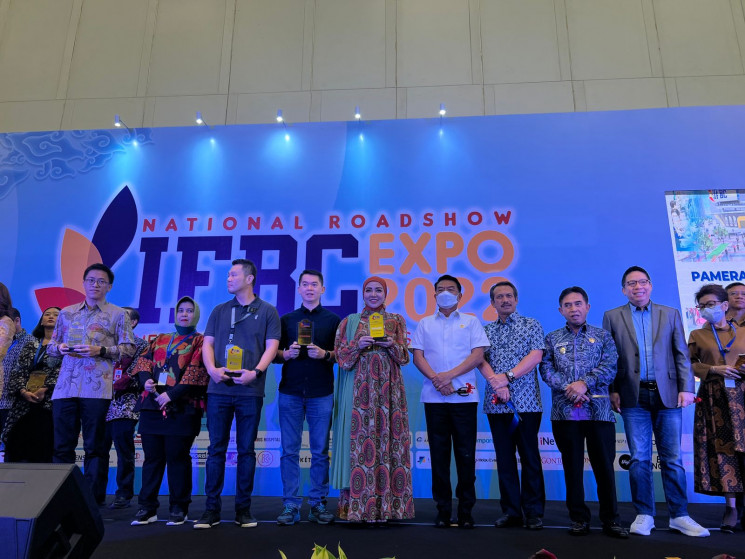 Bella Shofie mendapatkan award IFBC Business Opportunity Of The Year 2022. (Istimewa)
