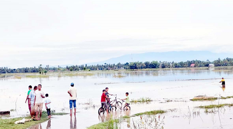 Banjir rendam hamparan pertambakan di Aceh Utara. FOTO/Erwin Jalaluddin