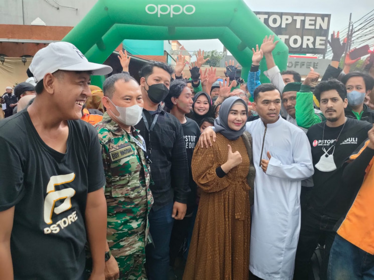 Rayakan Ulang Tahun setelah Bebas, Putra Siregar Bagi-Bagi Sembako ke Warga