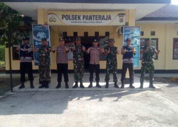 TNI-Polri bagaikan sepasang kekasih, untuk lebih memperkuat dan memperkokoh sinergitas antara TNI-Polri di Kecamatan Panteraja, Kabupaten Pidie Jaya, Polsek Panteraja gelar apel bersama Babinsa Koramil 18 Tripa dilanjutkan dengan kegiatan halal bihalal Idul Fitri 1444 Hijriah yang berlangsung di halaman Mapolsek Panteraja, Kab. Pidie Jaya, Selasa (2/5/2023). FOTO/Dok. Polsek Panteraja