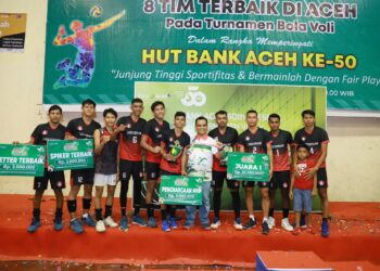 Tim Livoli Kota Lhokseumawe, Singapore VC tampil sebagai juara turnamen bola voli Bank Aceh Action Cup 2023, Selasa (2/8/2023). FOTO/Dok. BAS