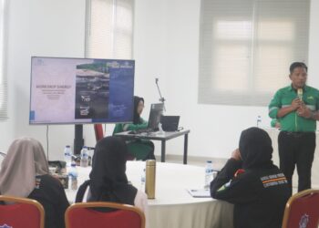 Wakil Dekan 2 Fakultas Pertanian UTU, Dedi Darmansyah, SP, MSc berbicara saat workshop sinergi pengabdian masyarakat (Kedaireka, PPK, MBKM antara Fakultas Pertanian, Fakultas Kesehatan Masyarakat, Fakultas Kelautan & Perikanan UTU bersama PT Mifa Bersaudara, Dinas Pertanian dan Dinas Perikanan (26/9) di Aula Integrasi UTU. FOTO/Dok. UTU. Ⓒ Hak cipta foto di atas dikembalikan sesungguhnya kepada pemilik foto