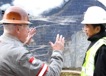 Kontrak Freeport Diperpanjang 20 Tahun, Pemerintah Merugi Hampir Rp1.000 Triliun. Presiden Joko Widodo (Jokowi) saat berada di Freeport. FOTO/Net. Ⓒ Hak cipta foto di atas dikembalikan sesungguhnya kepada pemilik foto