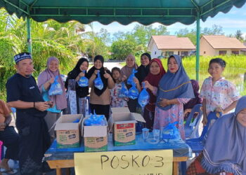 Ibu-ibu Komplek Duspen di Aceh Singkil Antusias Memasak di Posko Dapur Umum