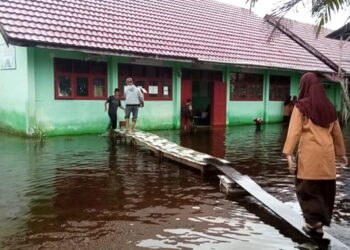 Banjir Lagi, Sekolah Madrasah Tetap Lanjut Ujian Semester