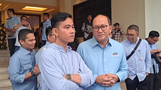 Cawapres nomor urut 2, Gibran Rakabuming Raka (kiri). FOTO/Net. Ⓒ Hak cipta foto di atas dikembalikan sesungguhnya kepada pemilik foto