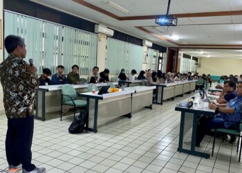 Kepala Badan Perencanaan Pembangunan Daerah (Bappeda) Aceh Barat, Wistha Nowar berkesempatan memberikan kuliah umum di depan mahasiswa Institut Pertanian Bogor (IPB), Ahad (10/12/2023). FOTO/HAI/Biro Aceh Barat. Ⓒ Hak cipta foto di atas dikembalikan sesungguhnya kepada pemilik foto