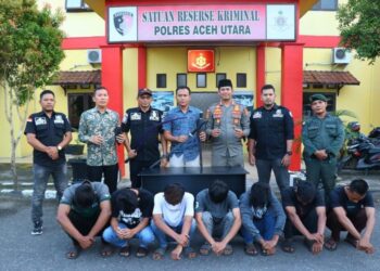 Tim Polres Aceh Utara menangkap tujuh remaja yang foto mereka sempat viral saat mengacungkan parang dan katana di depan kantor Bupati Aceh Utara, menyebar luas di jejaring media sosial. FOTO/Dok. Polres Aceh Utara. Ⓒ Hak cipta foto di atas dikembalikan sesungguhnya kepada pemilik foto