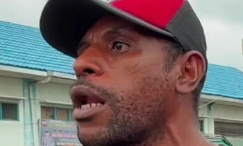 Guru Bahasa Inggris, Michael Jitmau asal Kabupaten Maybrat, Papua Barat Daya mengkritik calon Presiden No. 2 Prabowo Subianto yang menyebutkan di Papua adalah kasus saparatisme dan harus diselesaikan secara militer. FOTO/X/Tangkapan Layar. Ⓒ Hak cipta foto di atas dikembalikan sesungguhnya kepada pemilik foto