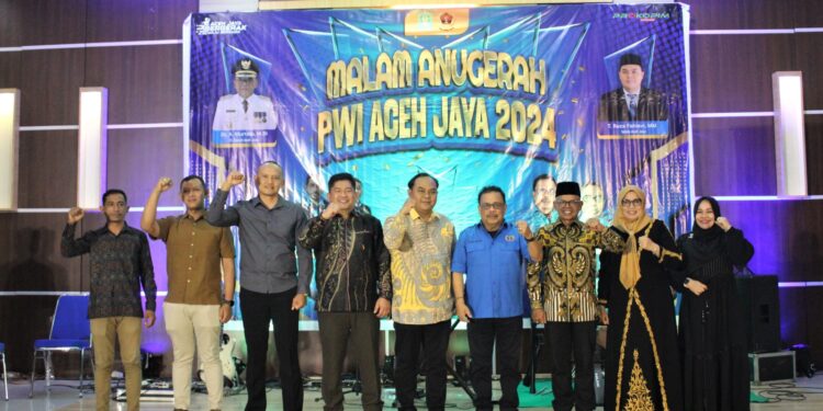 Ⓒ Hak cipta foto di atas dikembalikan sesungguhnya kepada sang pemilik foto Ⓒ Hak cipta foto di atas dikembalikan sesungguhnya kepada pemilik foto