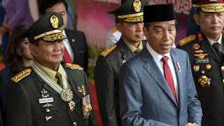 Rocky Gerung soal Pangkat Kehromatan: Jokowi Cemas Maka Dia Coba Merangkul Prabowo