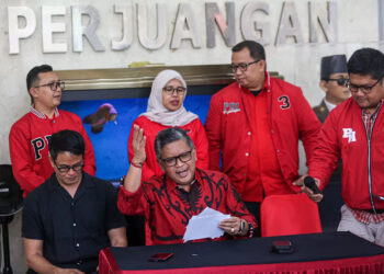 PDIP Angkat Bicara Soal Isu Presiden Jokowi dan Gibran Akan Gabung ke Golkar