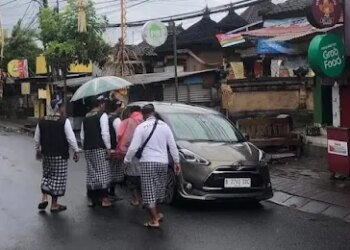 Mobilnya Digerebek Pecalang, Ratna Sarumpaet Kelayapan Saat Nyepi di Bali