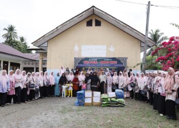 Menyambut datangnya Bulan Ramadhan 1445 Hijriah, Persatuan Istri Karyawan Bank Aceh Syariah (PIKABAS) salurkan paket sembako kepada masyarakat di sejumlah gampong, Selasa (5/3/2024). FOTO/Dok. BAS. Ⓒ Hak cipta foto di atas dikembalikan sesungguhnya kepada pemilik foto