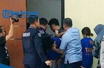 Tiga Selebgram Cantik Terpaksa Lebaran di Penjara, Salah Satunya Pingsan Saat Dirilis di Hadapan Media