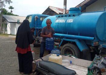 Krisis Air, PDAM Tirta Mountala Salurkan Air Bersih untuk Warga Lhoknga Aceh Besar